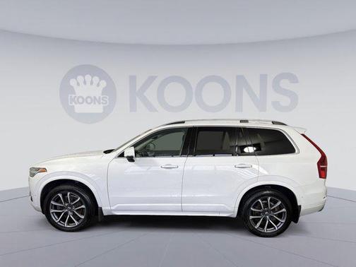2017 Volvo XC90 T6 Momentum