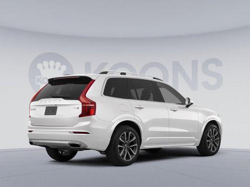 2017 Volvo XC90 T6 Momentum