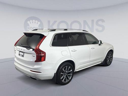 2017 Volvo XC90 T6 Momentum