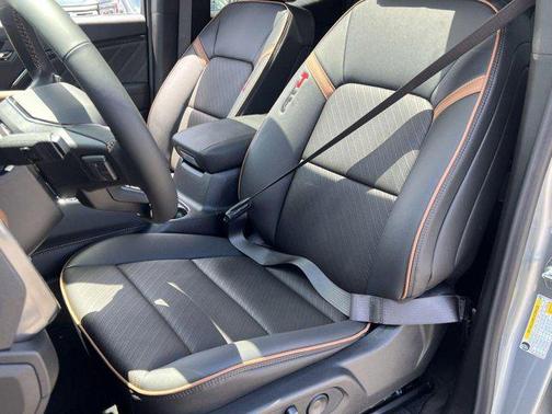 2025 GMC Canyon Base