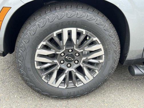 2025 Chevrolet Suburban 4WD Z71