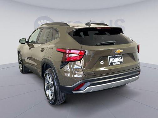 Harvest Bronze Metallic 2024 Chevrolet Trax LT