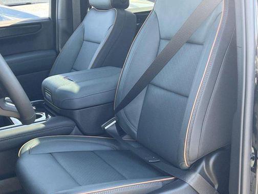 2025 GMC Yukon XL 4WD AT4
