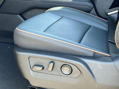 2025 GMC Yukon XL 4WD AT4