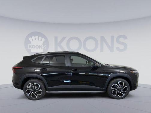 Mosaic Black Metallic 2026 Chevrolet Trax FWD 2RS