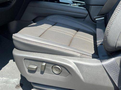 2025 Chevrolet Suburban 4WD High Country