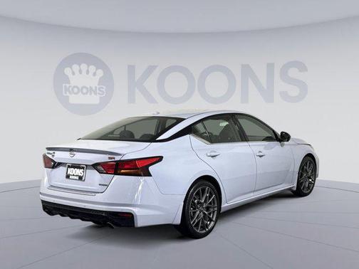 2023 Nissan Altima SR VC-Turbo FWD