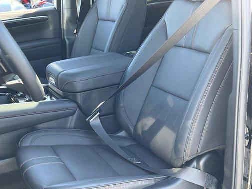 2025 Chevrolet Suburban RST