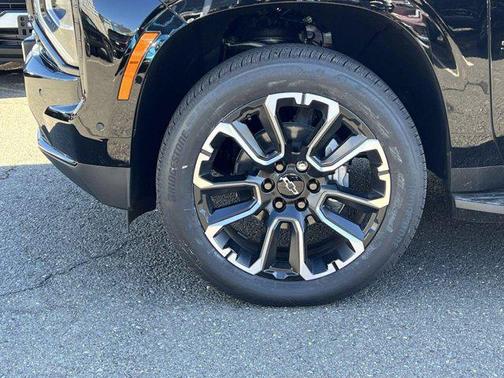 2025 Chevrolet Suburban RST