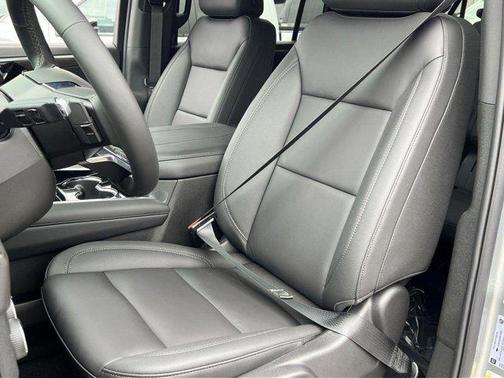 2025 Chevrolet Suburban LT