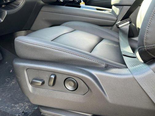 2025 Chevrolet Suburban LT