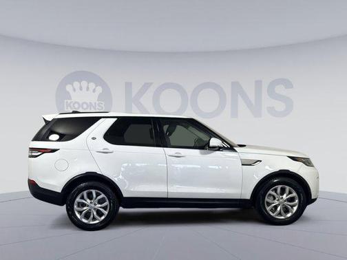 Fuji White 2020 Land Rover Discovery SE