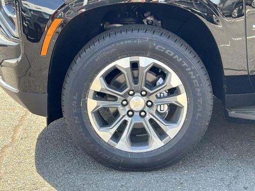2025 Chevrolet Suburban LT