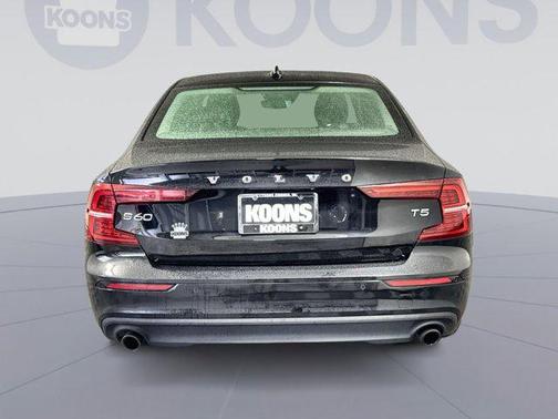 2020 Volvo S60 T5 Momentum
