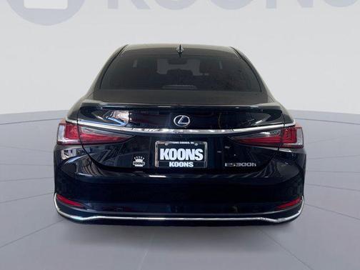 Obsidian 2021 Lexus ES 300h Base