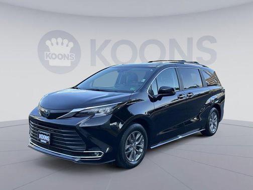 2024 Toyota Sienna XLE 8 Passenger