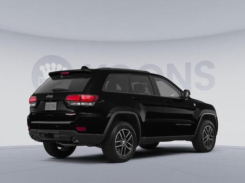 Diamond Black Crystal Pearlcoat 2017 Jeep Grand Cherokee Altitude