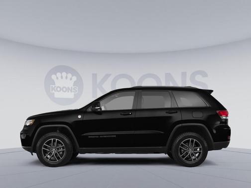 Diamond Black Crystal Pearlcoat 2017 Jeep Grand Cherokee Altitude