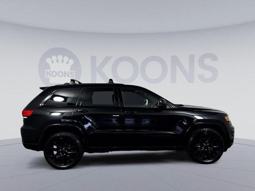 Diamond Black Crystal Pearlcoat 2017 Jeep Grand Cherokee Altitude