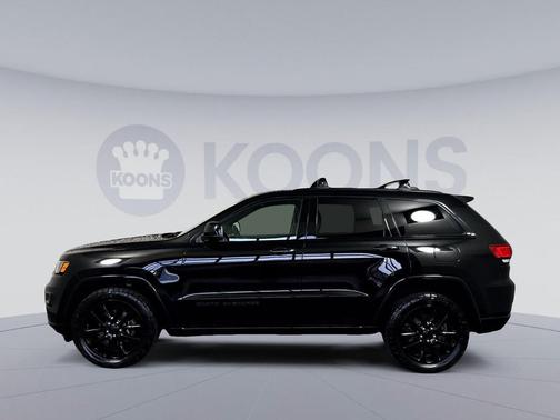 Diamond Black Crystal Pearlcoat 2017 Jeep Grand Cherokee Altitude