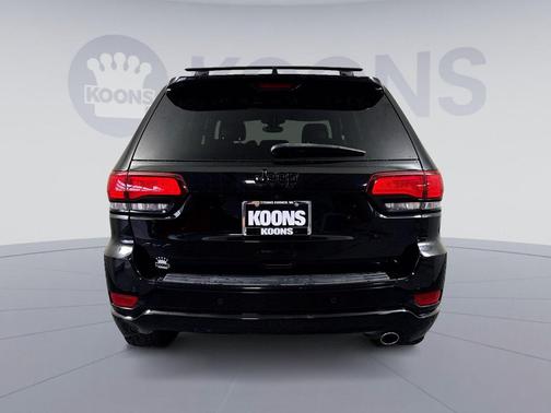 Diamond Black Crystal Pearlcoat 2017 Jeep Grand Cherokee Altitude