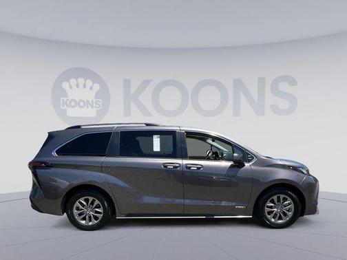 2021 Toyota Sienna LE