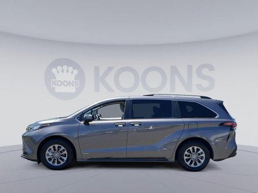 2021 Toyota Sienna LE