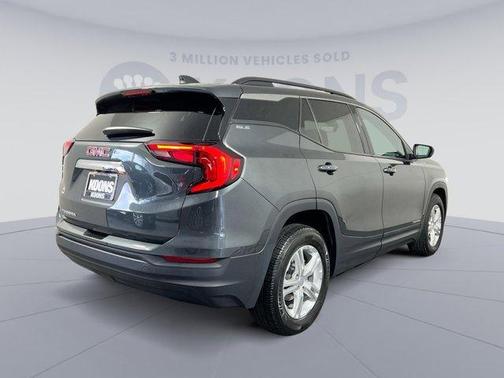 Photo 5 of 22 of 2020 GMC Terrain SLE