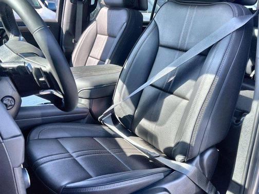 2025 Chevrolet Suburban 4WD High Country