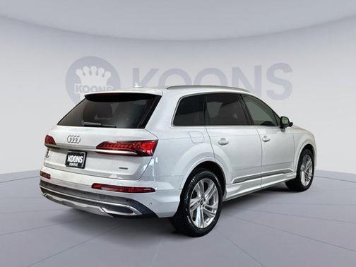2022 Audi Q7 55 Premium Plus