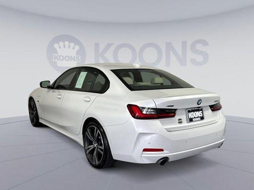 Mineral White Metallic 2023 BMW 330e xDrive