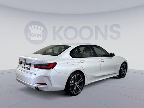 Mineral White Metallic 2023 BMW 330e xDrive