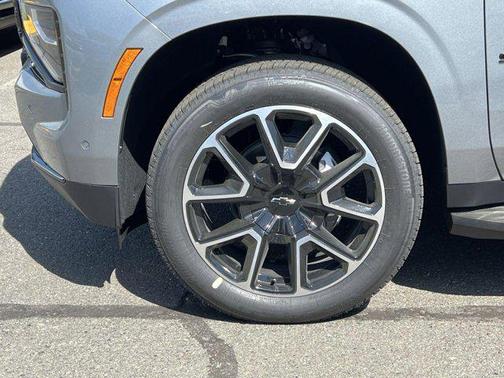 2025 Chevrolet Suburban RST