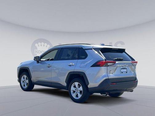 Silver Sky Metallic 2019 Toyota RAV4 XLE