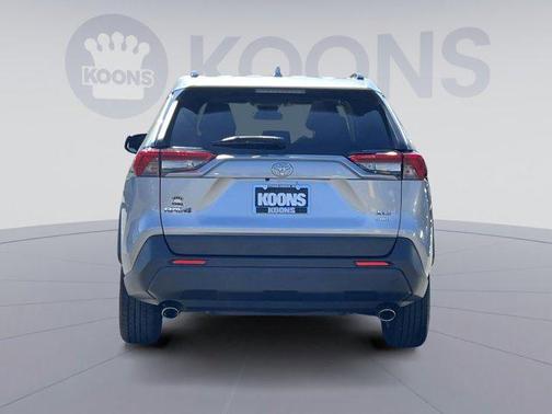 Silver Sky Metallic 2019 Toyota RAV4 XLE