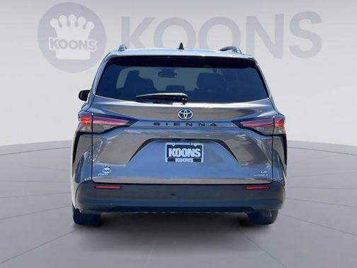 2021 Toyota Sienna LE