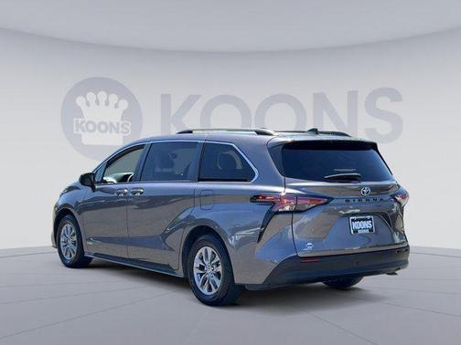 2021 Toyota Sienna LE