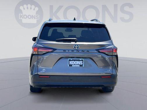 2021 Toyota Sienna LE