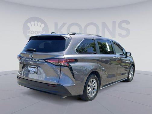 2021 Toyota Sienna LE