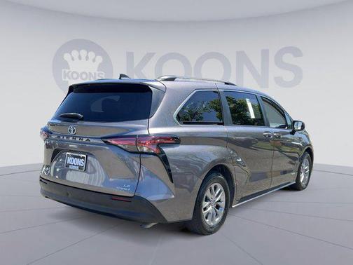 2021 Toyota Sienna LE