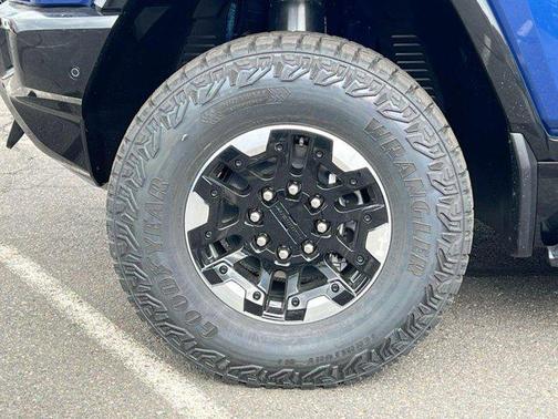 2024 GMC HUMMER EV SUV 2X
