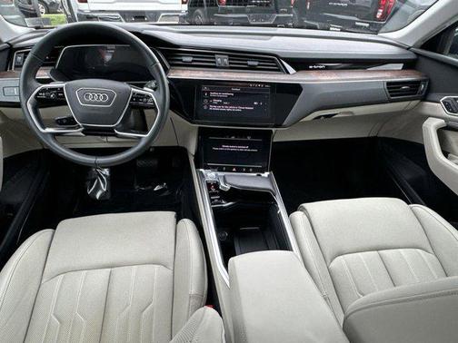 2019 Audi e-tron Premium Plus
