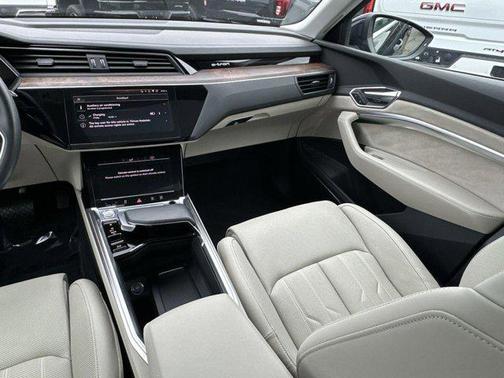 2019 Audi e-tron Premium Plus