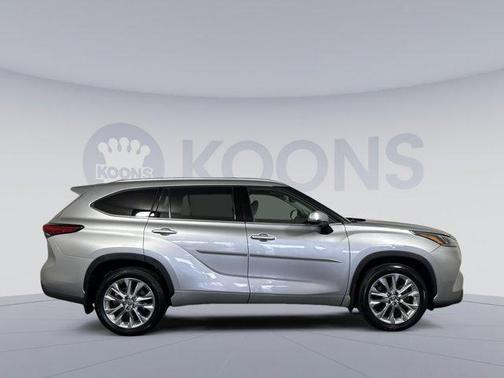 Celestial Silver Metallic 2023 Toyota Highlander Limited