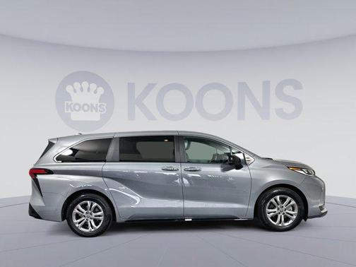 2023 Toyota Sienna XSE 7 Passenger