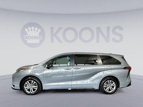 2023 Toyota Sienna XSE 7 Passenger