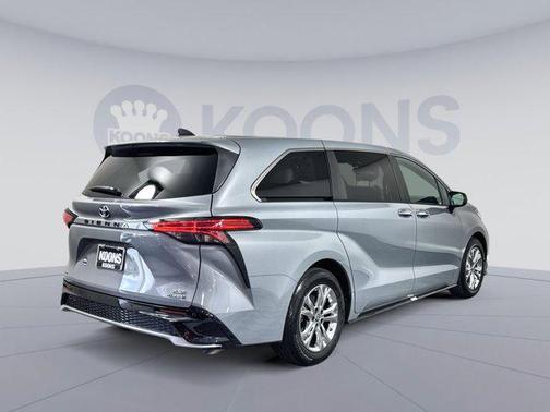 2023 Toyota Sienna XSE 7 Passenger