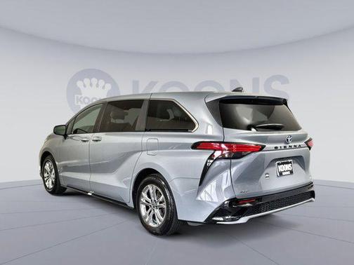 2023 Toyota Sienna XSE 7 Passenger