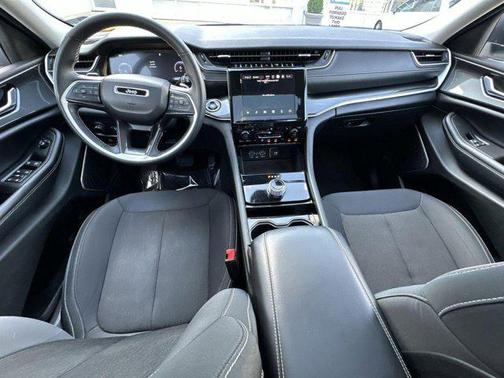 2022 Jeep Grand Cherokee L Laredo