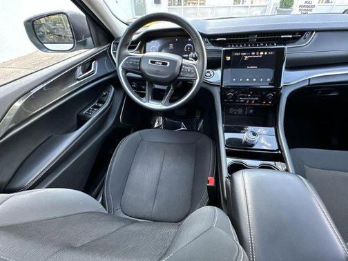 2022 Jeep Grand Cherokee L Laredo
